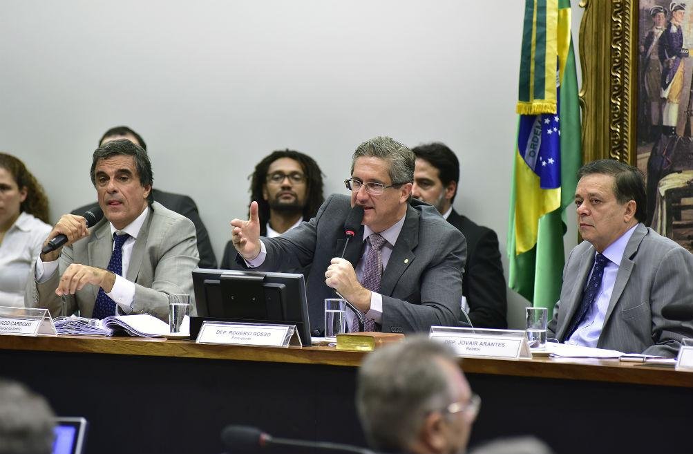 Governistas podem recorrer ao STF por atitudes da comiss&atilde;o especial do impeachment
