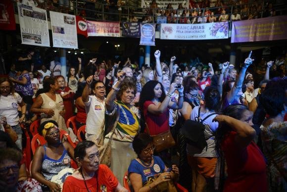 Grupo se reuniu na Lapa para protestar contra o impeachment