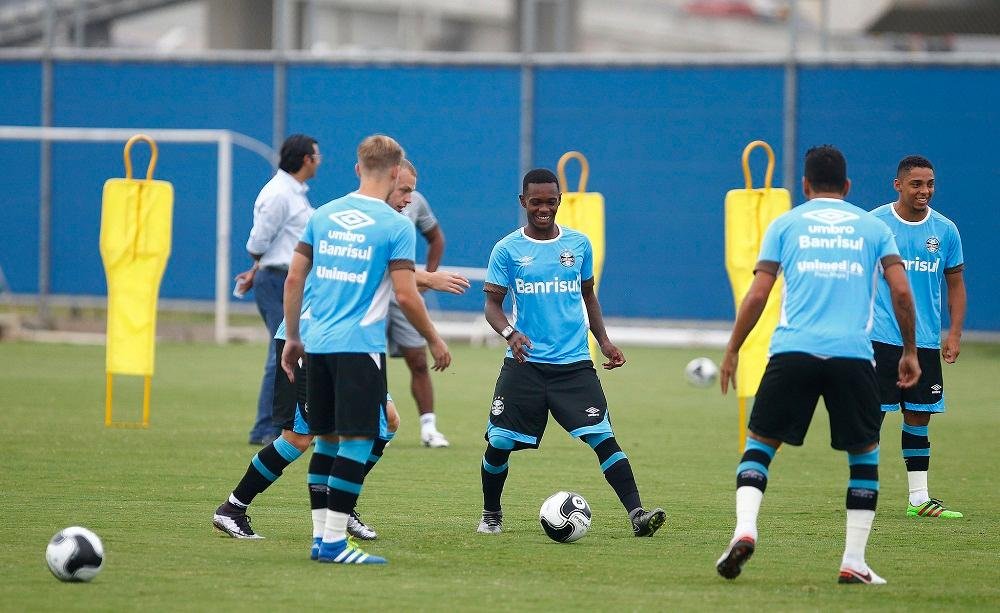 Gr&ecirc;mio enfrenta Brasil de Pelotas sem margem para erros