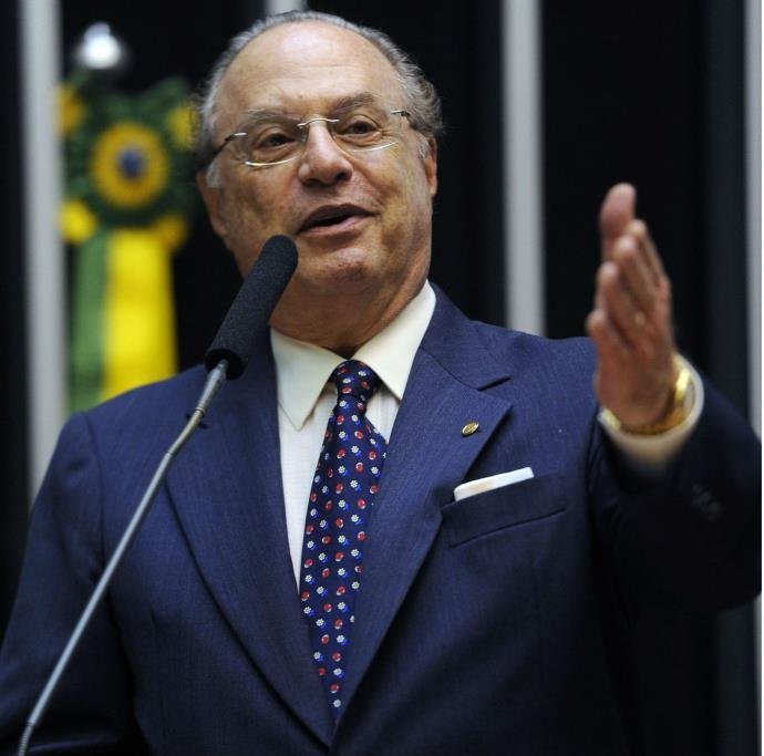 Maluf muda de lado e vai votar a favor do impeachment