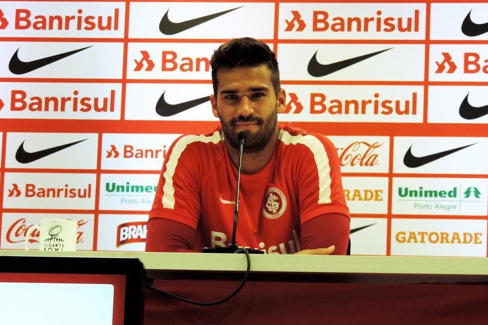 Goleiro destaca confian&ccedil;a ganha ao longo do campeonato num grupo em forma&ccedil;&atilde;o