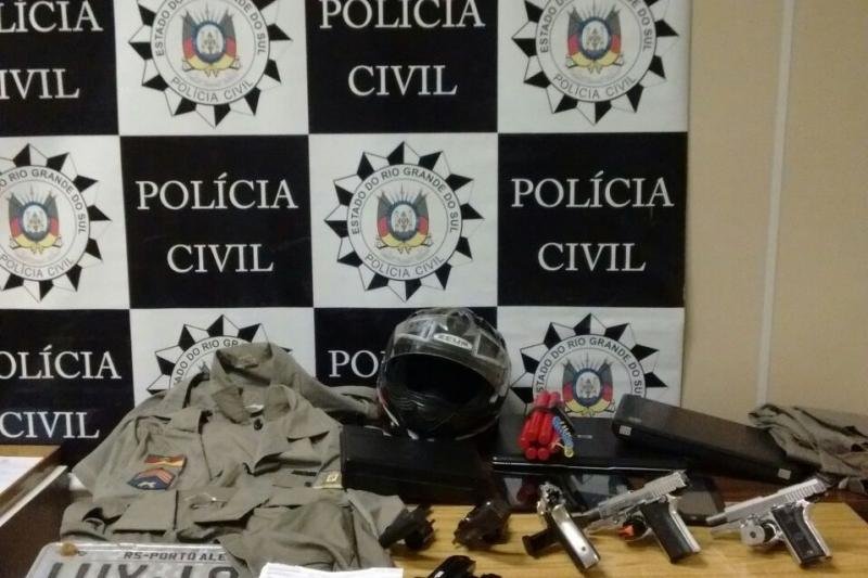 Fardas foram apreendidas em resid&ecirc;ncia no Distrito Industrial