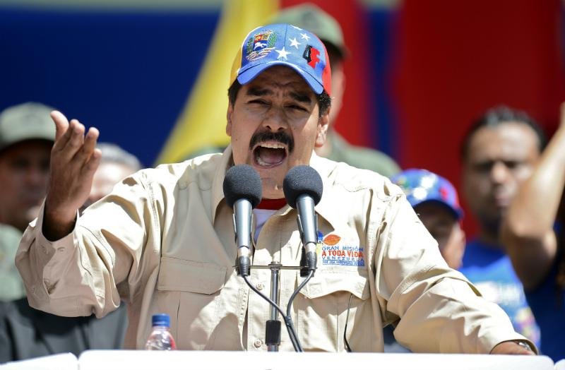 Nicol&aacute;s Maduro disse que chefe do executivo espanhol &eacute; "racista, lixo corrupto e colonialista"