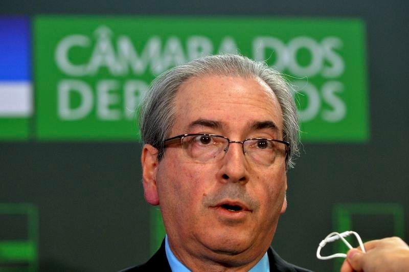 Cunha diz que decis&atilde;o do STF o obriga a acatar nove pedidos de impeachment de Dilma 