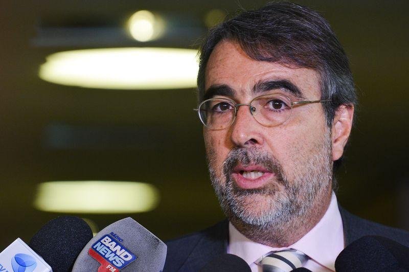 Deputado Henrique Fontana afirmou que &eacute; a lei Eduardo Cunha: velocidade para inimigos e prote&ccedil;&atilde;o para aliados