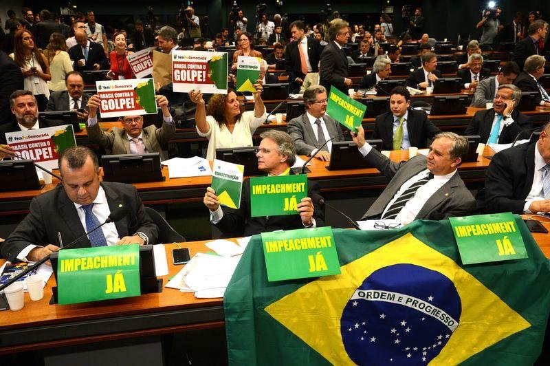 Dos 34 deputados que se manifestaram dessa forma, 23 eram favor&aacute;veis ao impeachment e 11 contr&aacute;rios