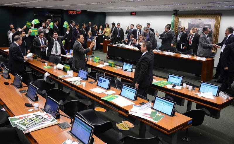 Debate durou 12 horas