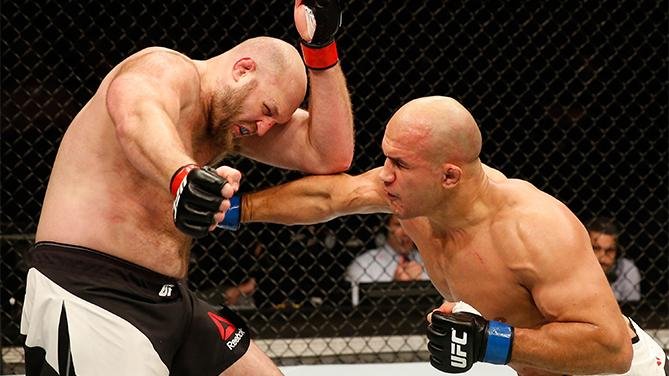 Junior Cigano domina Rothwell e volta a vencer no UFC