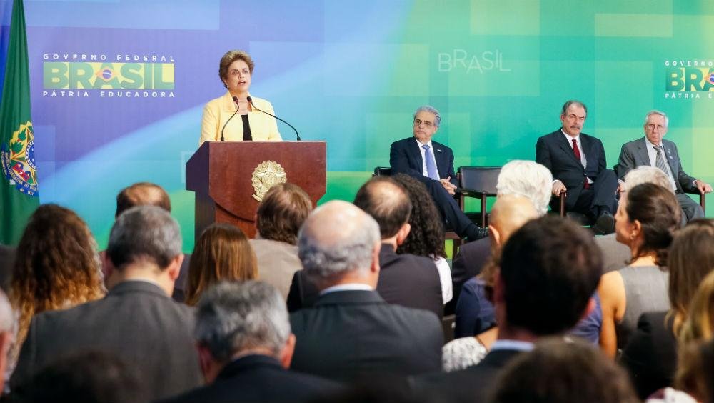 Avalia&ccedil;&atilde;o aos favor&aacute;veis ao impeachment de Dilma caiu de 68% para 61%