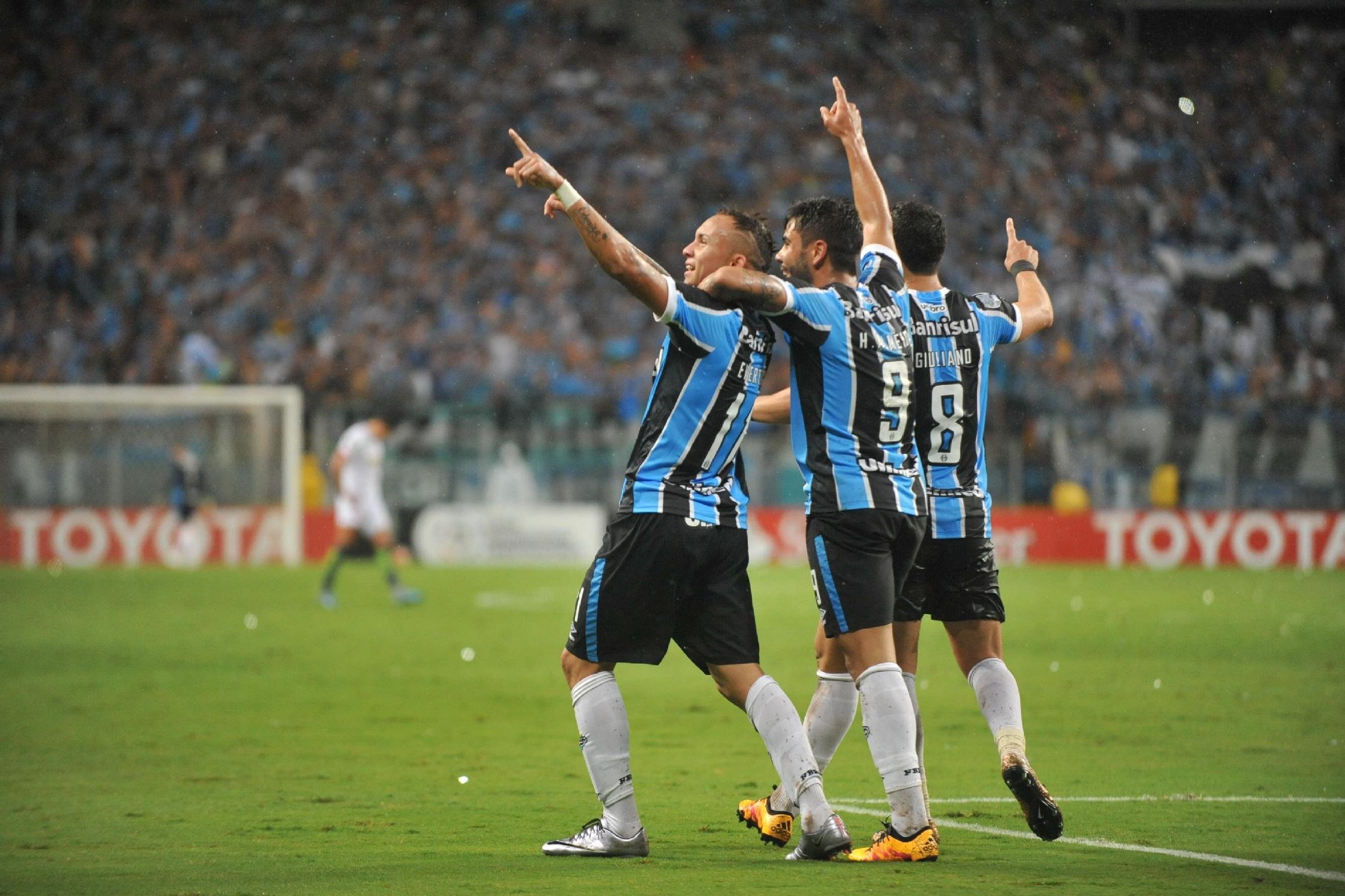 Gr&ecirc;mio se inspira em exemplos positivos para vencer LDU em Quito	