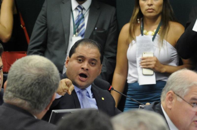 Weverton Rocha (PDT) entrou com a&ccedil;&atilde;o que impede presidente da C&acirc;mara de adotar regras que prejudiquem Dilma