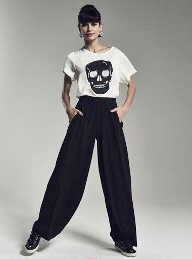 Look com camiseta de algod&atilde;o e cal&ccedil;a de sarja foi destaque na cole&ccedil;&atilde;o