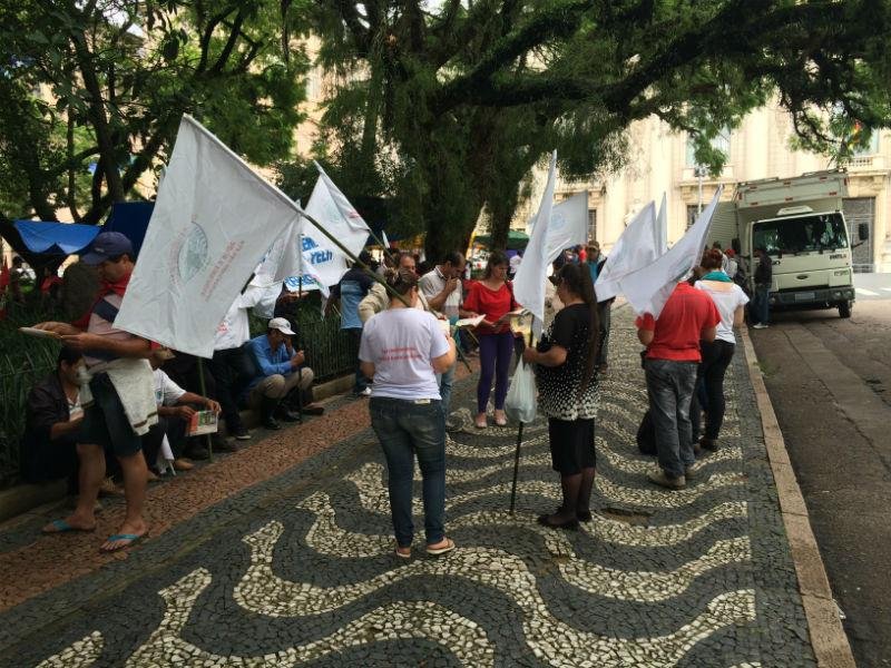 Grupos realizam manifesta&ccedil;&atilde;o contra impeachment
