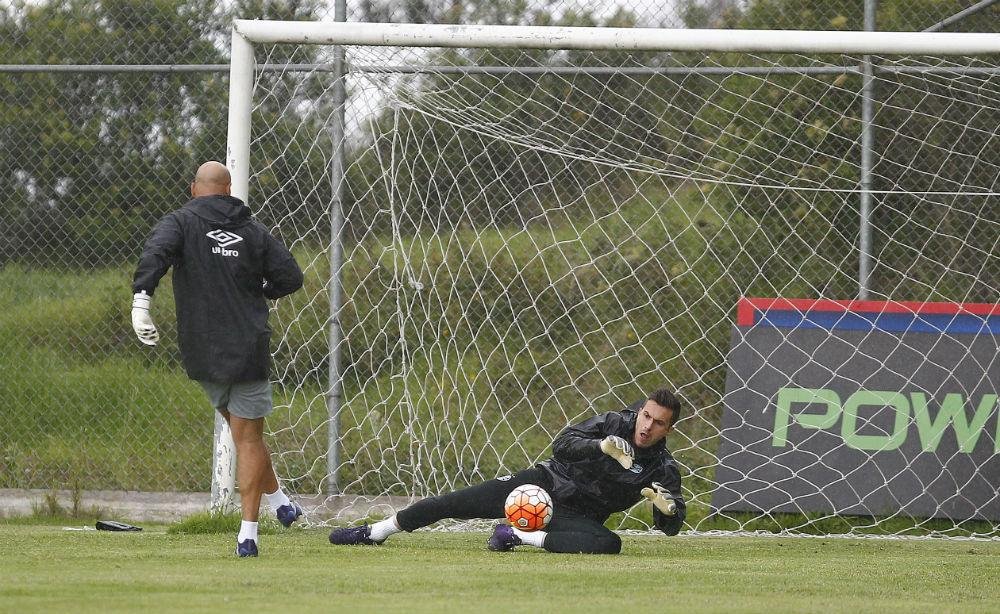 Rog&eacute;rio Godoy tem exercitado com os goleiros os chutes e cruzamentos para r&aacute;pida adapta&ccedil;&atilde;o a altitude