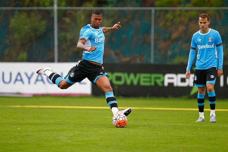 Walace est&aacute; recuperado da les&atilde;o no tornozelo