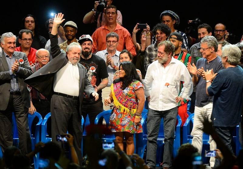 Estimativa dos organizadores &eacute; de que cerca de 5 mil pessoas acompanhavam o movimento