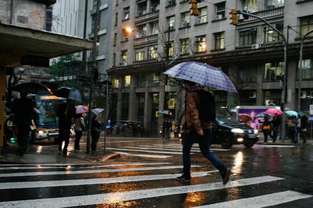 Vento se intensifica e rajadas podem ser fortes no Leste e no Sul