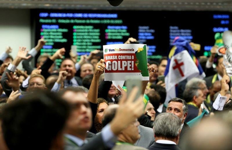 Deputados de PT e PSol avaliam que oposi&ccedil;&atilde;o exagera na comemora&ccedil;&atilde;o ap&oacute;s obter menos de 60% dos votos