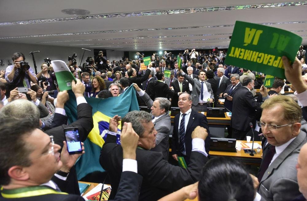 Relat&oacute;rio do deputado Jovair Arantes (PTB-GO) recebeu 38 votos favor&aacute;veis, 27 contr&aacute;rios e nenhuma absten&ccedil;&atilde;o