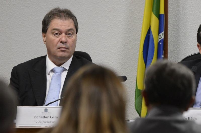 Ex-senador &eacute; acusado de ter recebido propina de empreiteiras para livr&aacute;-las de investiga&ccedil;&atilde;o da CPMI