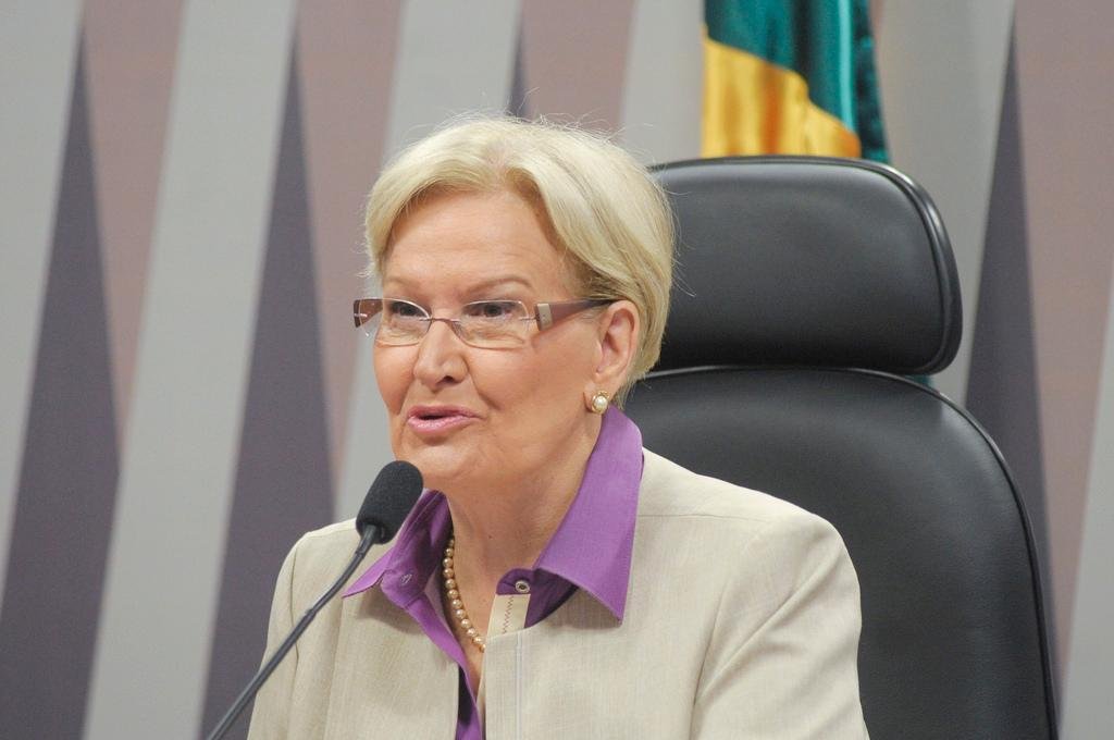 Senadora Ana Am&eacute;lia Lemos pede sa&iacute;da do PP do governo por liberdade e coer&ecirc;ncia