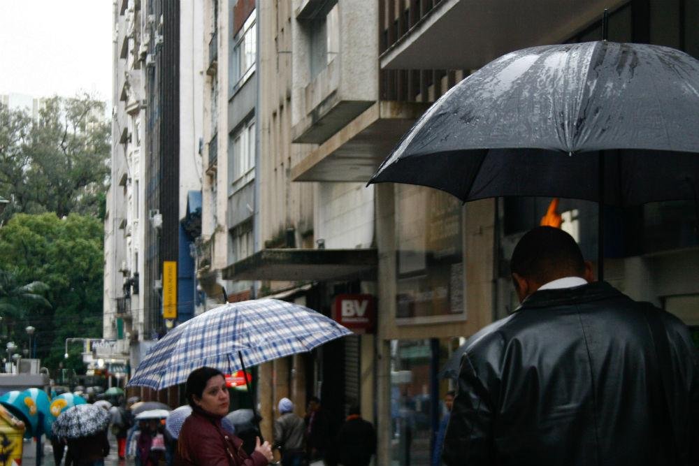  Nesta quinta-feira, em um dia de nuvens e chuva, a m&aacute;xima na Capital ser&aacute; de 27&deg;C
