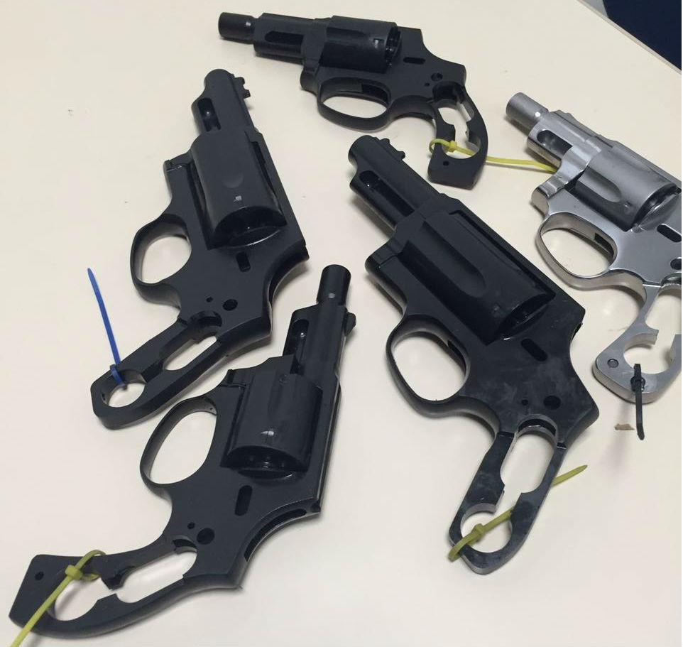 Opera&ccedil;&atilde;o combate grupo que desviava armas de empresa	