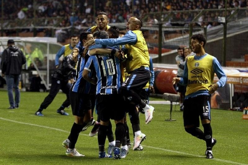 Bolzan destaca autoconfian&ccedil;a do Gr&ecirc;mio para restante da temporada