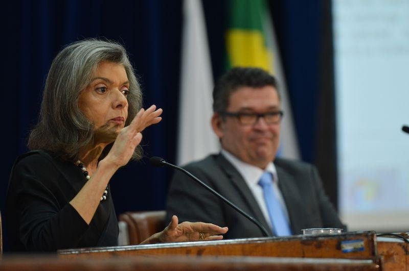 C&aacute;rmen L&uacute;cia pede ao governo informa&ccedil;&otilde;es sobre posse de ministro da Justi&ccedil;a