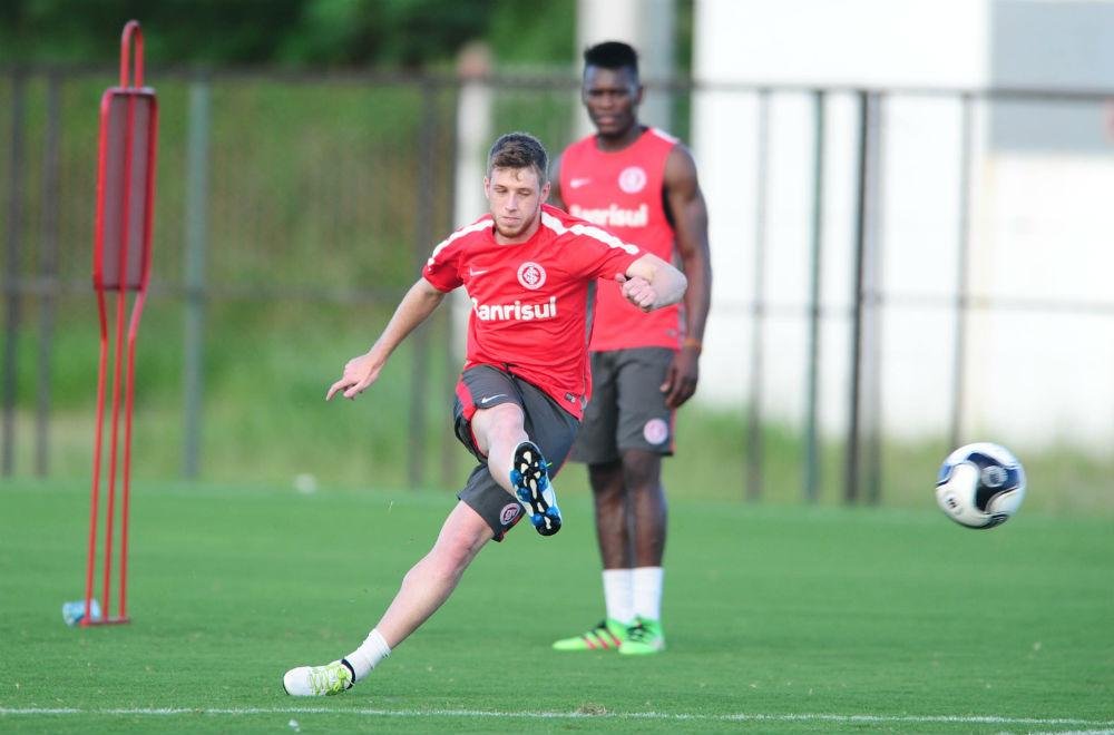 Treino da quinta-feira n&atilde;o revelou time, mas foi de muitas finaliza&ccedil;&otilde;es no CT do Parque Gigante