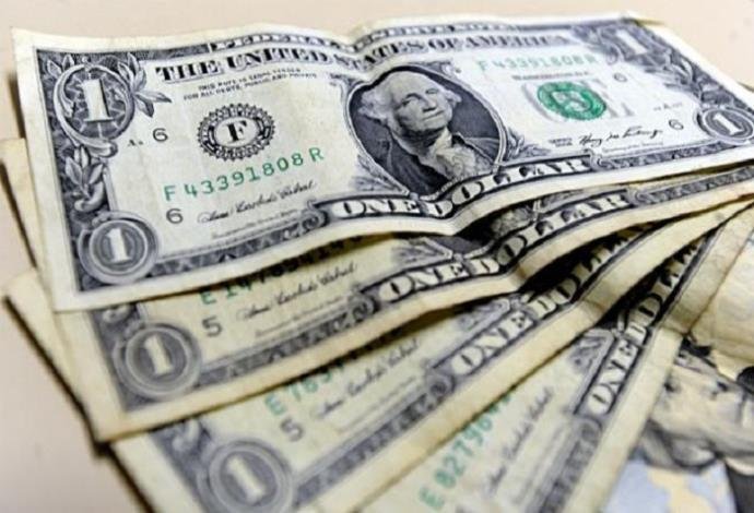 D&oacute;lar tem quinta queda seguida e fecha a R$ 3,47 