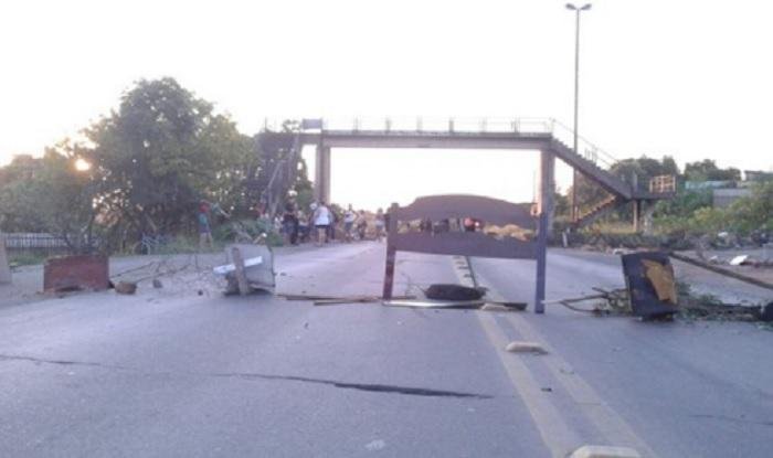 Grupo protesta contra o atraso no aluguel social
