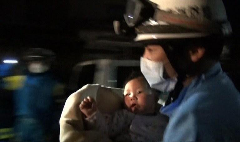 Menina de oito meses foi resgatada dos escombros