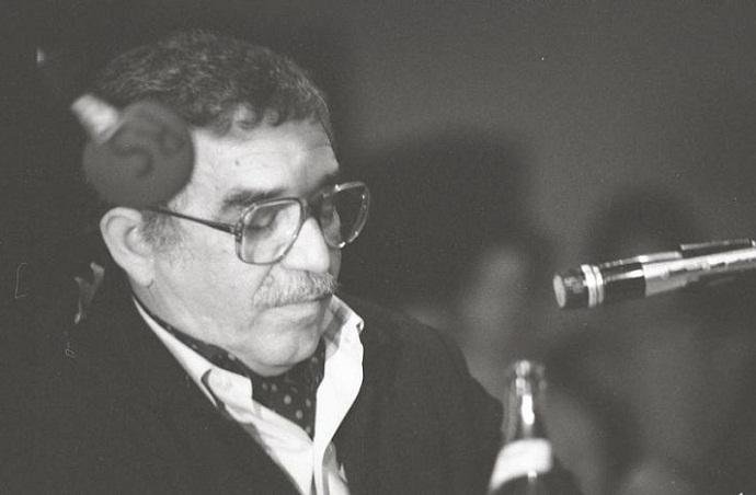 Fotos do autor tiradas pelo fot&oacute;grafo colombiano Nereo L&oacute;pez tamb&eacute;m fazem parte do cat&aacute;logo