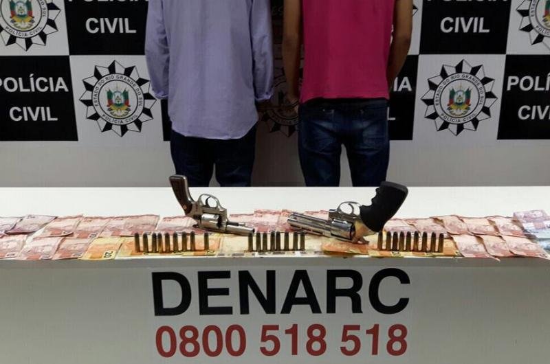 Dupla &eacute; presa ap&oacute;s assaltar lot&eacute;rica em Porto Alegre