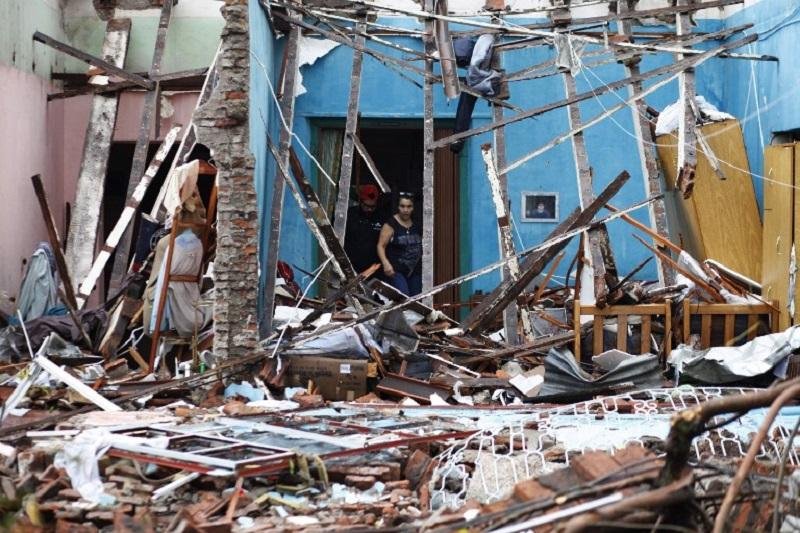 Tornado mata quatro e fere mais de 200 no Uruguai