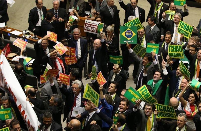 Casa deve come&ccedil;ar &agrave;s 14h leitura do relat&oacute;rio e vota&ccedil;&atilde;o de procedimento contra Dilma