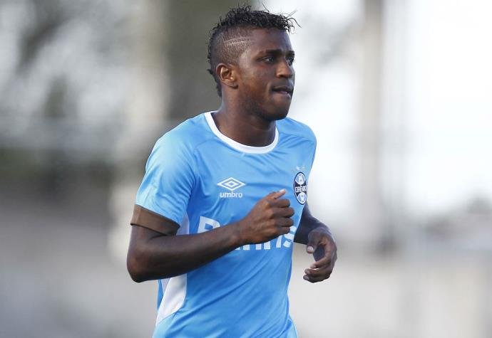 Bola&ntilde;os pode ficar no banco de reservas contra o Juventude
