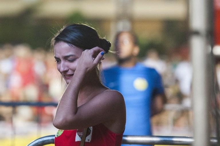 Manifestante pr&oacute;-governo acompanha vota&ccedil;&atilde;o em Minas Gerais