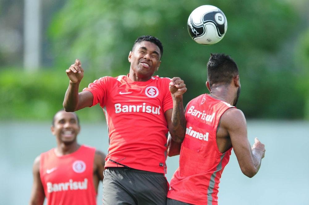 Vitinho trabalhou junto com os titulares na parte inicial do trabalho