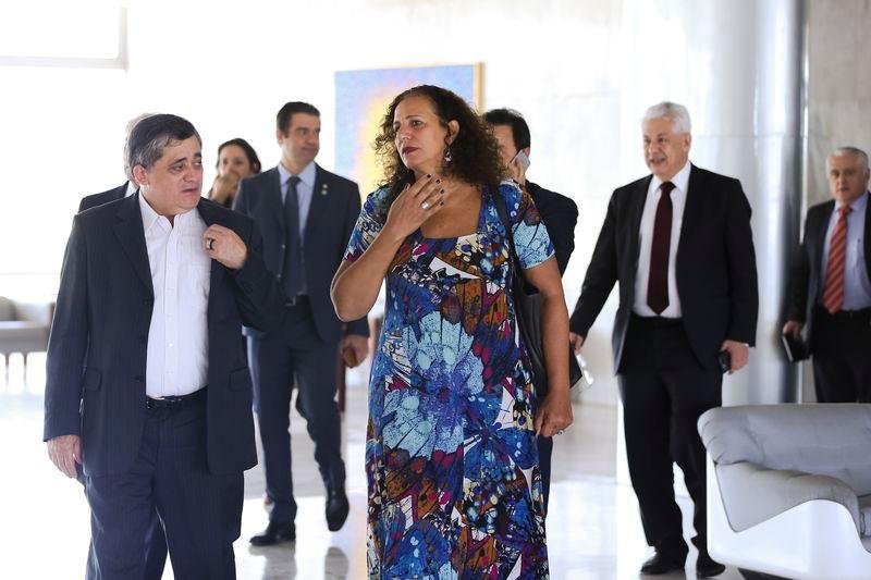 PT prepara ofensiva para processo de impeachment no Senado