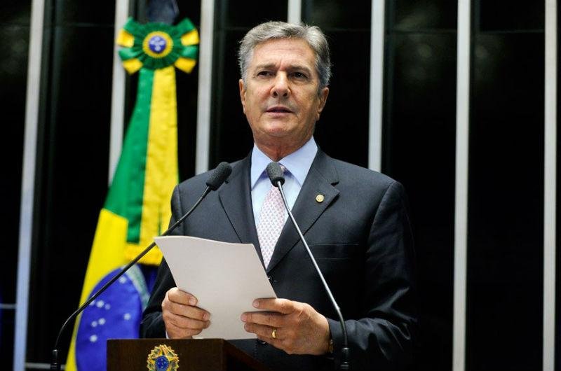Em pronunciamento, o ex-presidente disse que o momento do Pa&iacute;s &eacute; grav&iacute;ssimo e que &eacute; preciso um desenlace da crise