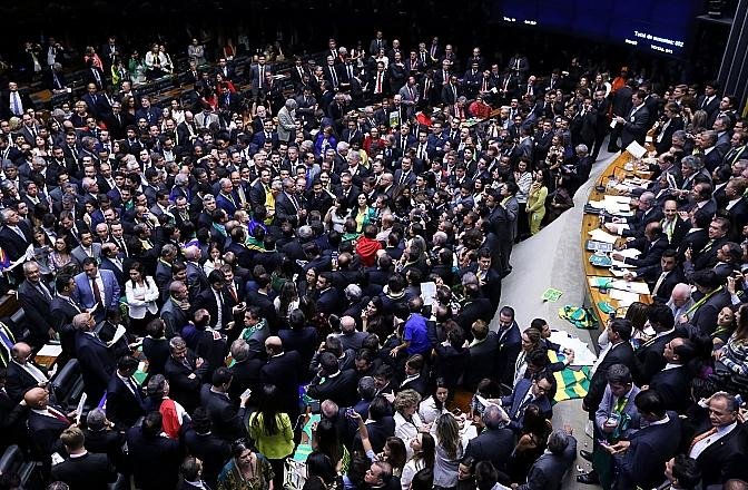 Religiosos criticam cita&ccedil;&otilde;es a Deus na sess&atilde;o da C&acirc;mara que votou impeachment 