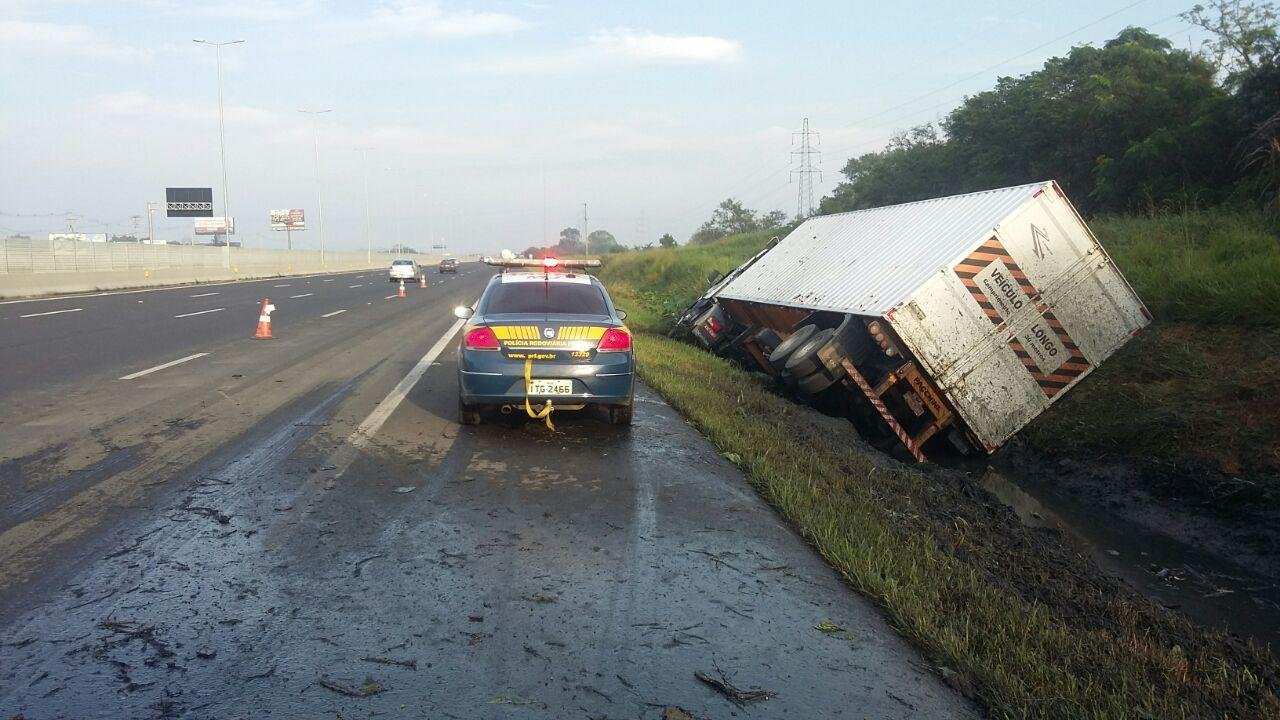 Ciclista &eacute; atropelado por carreta na BR 290, em Cachoeirinha