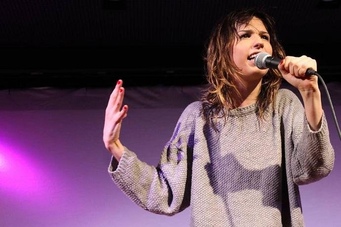 Pe&ccedil;a &eacute; encenada por Catharina Conte