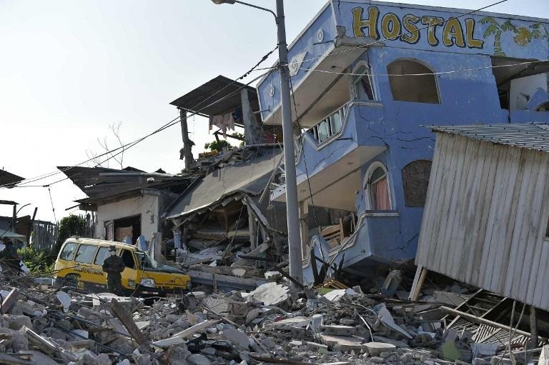Subiu para 480 o n&uacute;mero de mortos ap&oacute;s terremoto no Equador