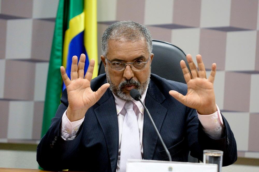 Senador Paulo Paim &eacute; um dos autores da proposta que prev&ecirc; novas elei&ccedil;&otilde;es presidenciais neste ano