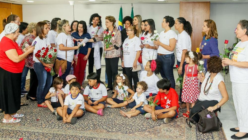 Um grupo de 20 manifestantes foi recebido pela presidente