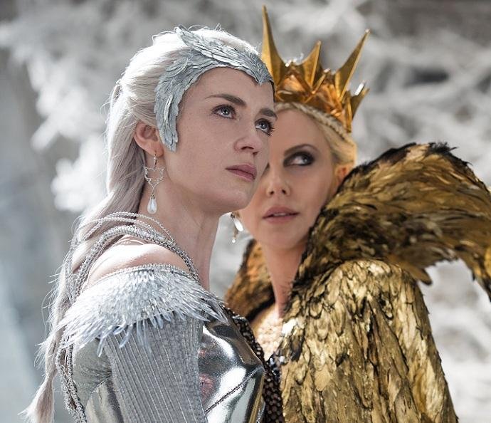 Emily Blunt e Charlize Theron em "O Ca&ccedil;ador e a Rainha do Gelo"