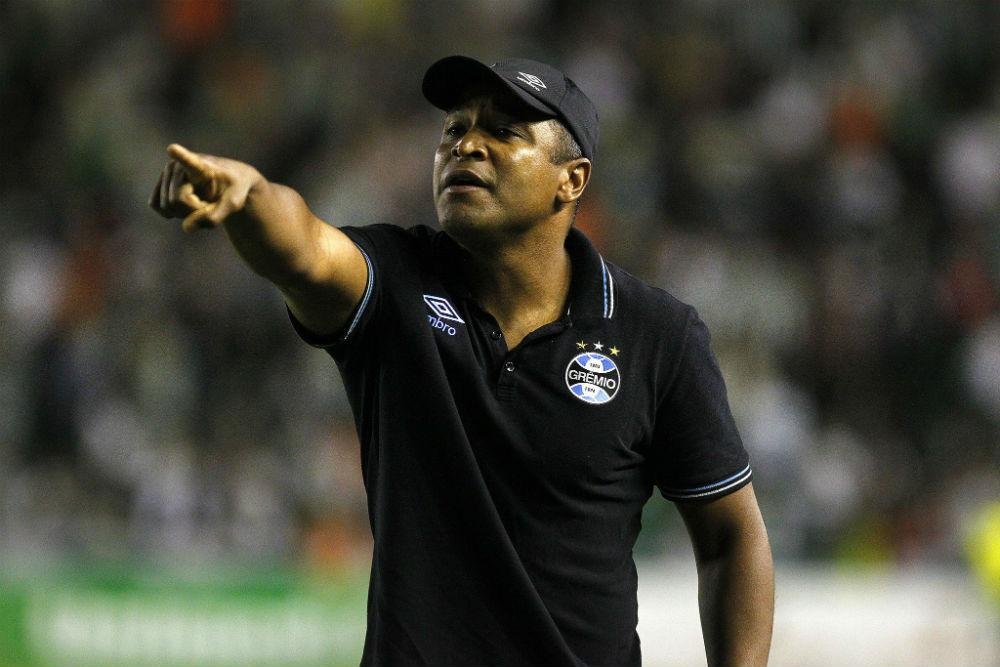 T&eacute;cnico creditou derrota do Gr&ecirc;mio a bolas paradas e sequ&ecirc;ncia de jogos